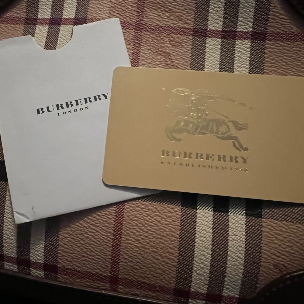 BEUTIFUL BURBERRY BAG - Picture 14 of 15
